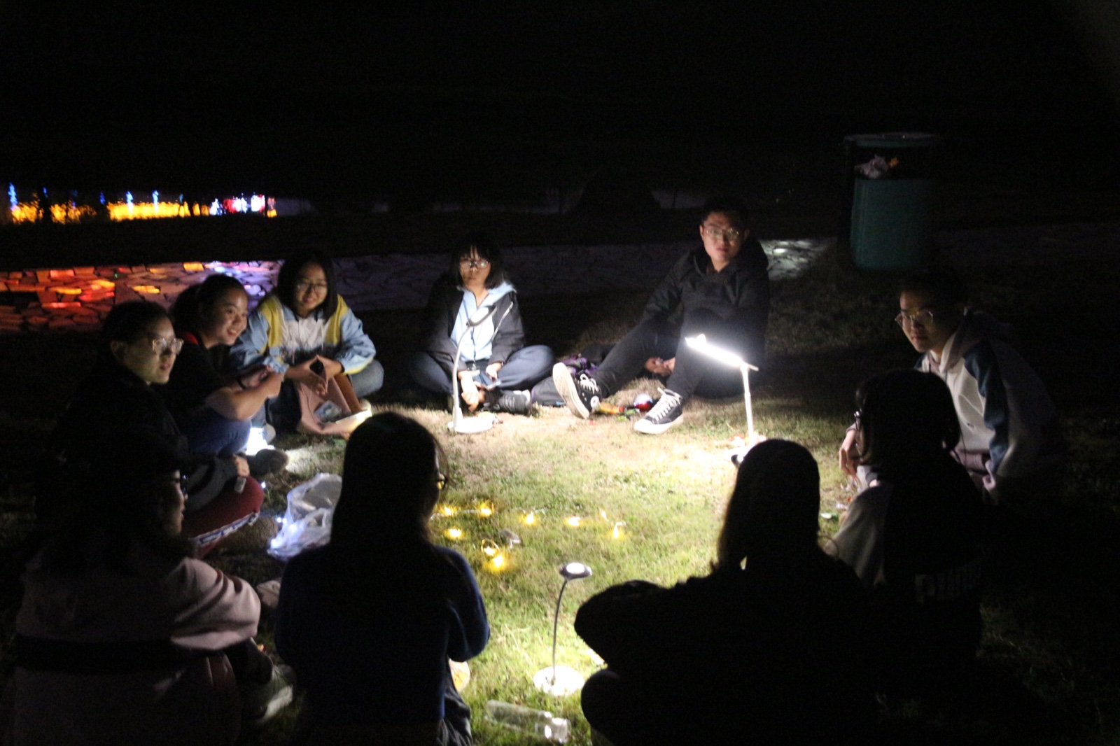 建艺院心助会秉烛夜谈会顺利举行
