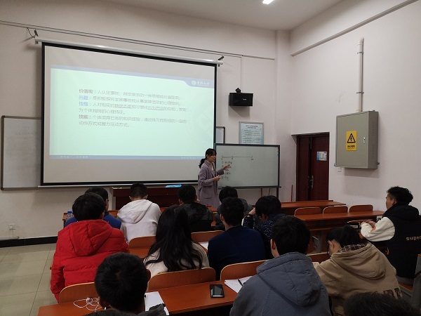 1575038290469132.jpg 辅导员华老师让大家列出对自己最重要的五件事.jpg