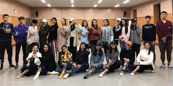 1540046264781414.jpg 2ECF0BBFF0BDBB71D8A5EFD8C71D0BFF.jpg